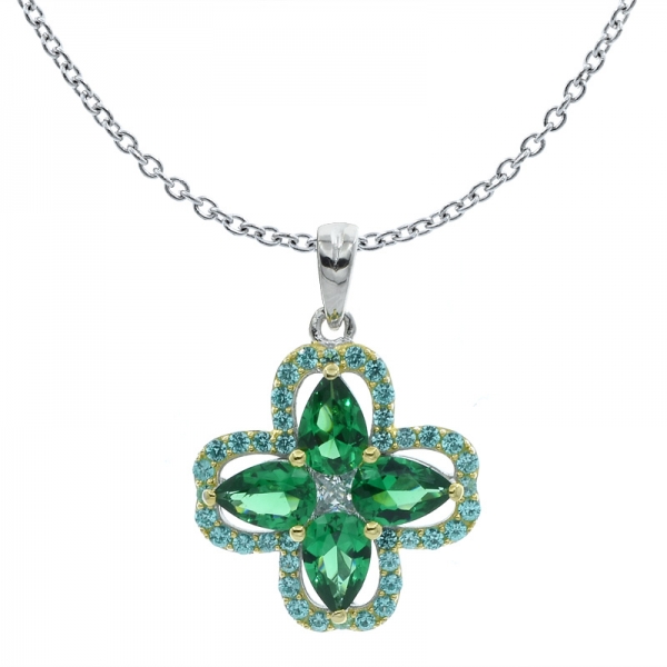925 Silver Fashionable 4 Leaf Clover Pendant With Green Nano 