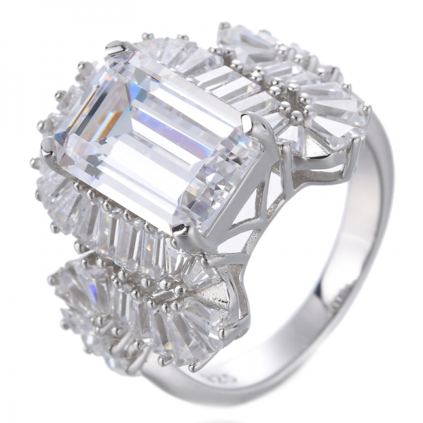 Round Diamond Ladies Cocktail Ring 